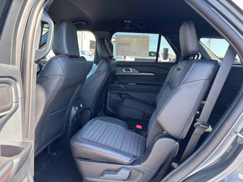 Ford Explorer Vehicle Image 14
