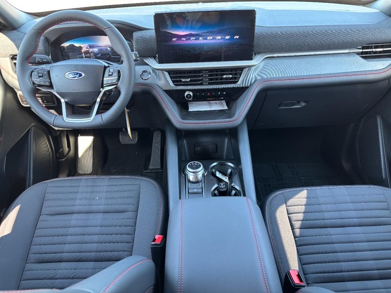 Ford Explorer Vehicle Image 15