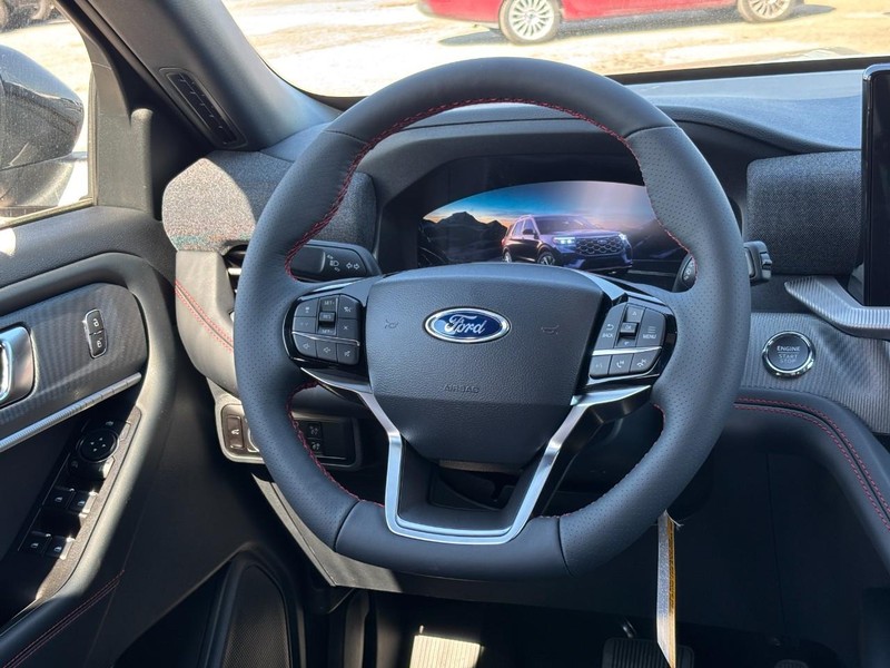 Ford Explorer Vehicle Image 16