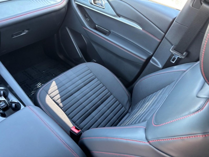 Ford Explorer Vehicle Image 18