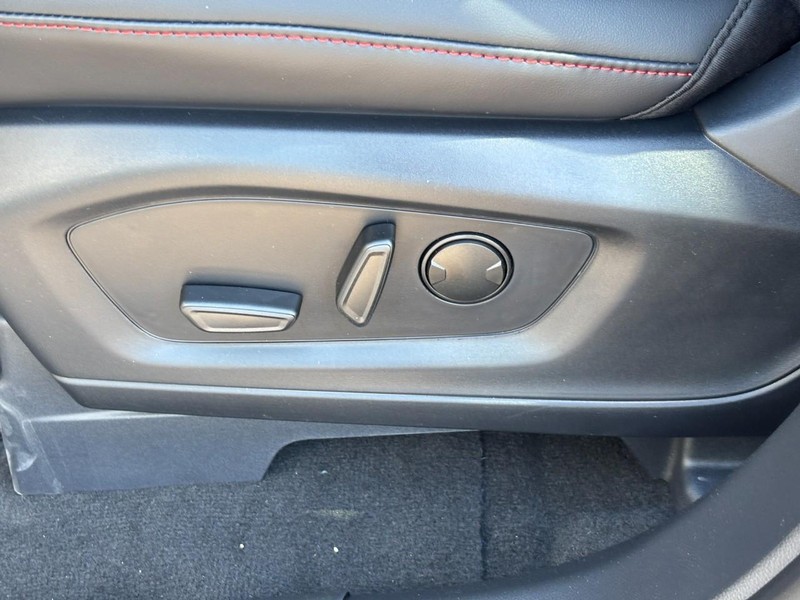 Ford Explorer Vehicle Image 19