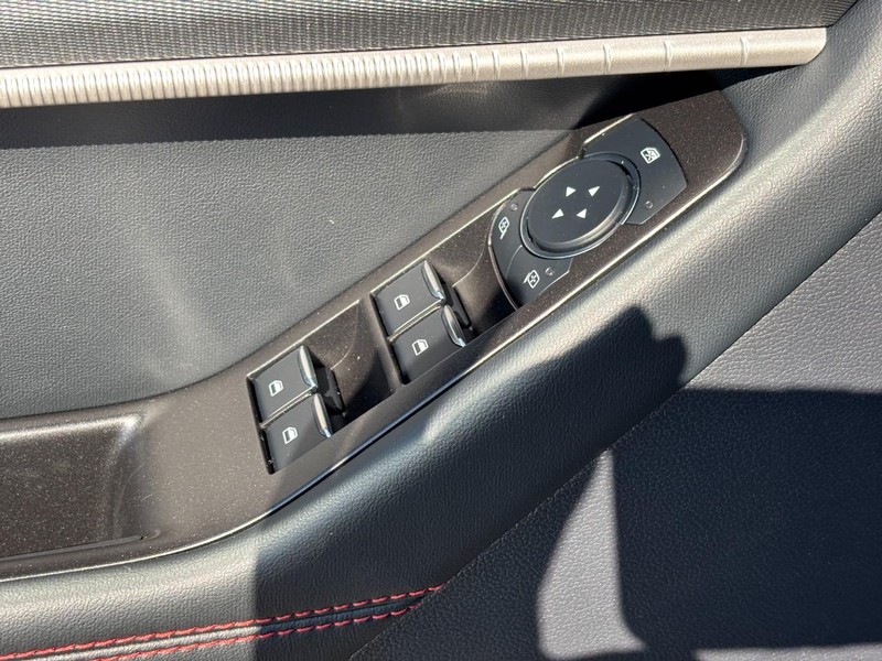 Ford Explorer Vehicle Image 20