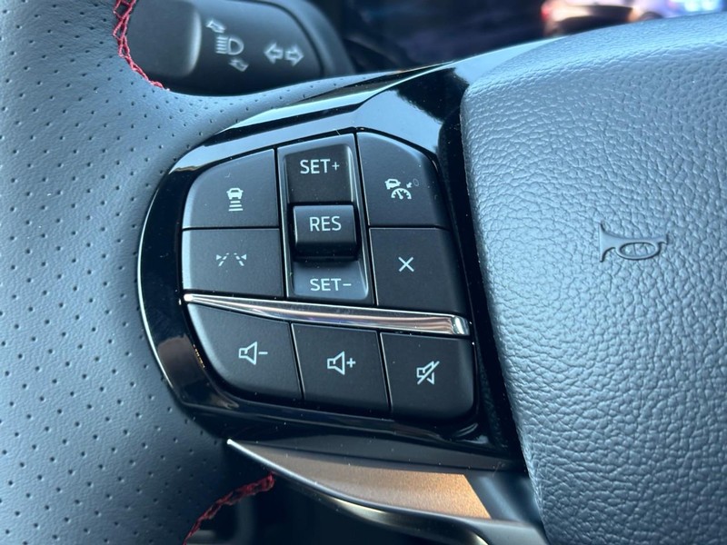 Ford Explorer Vehicle Image 21