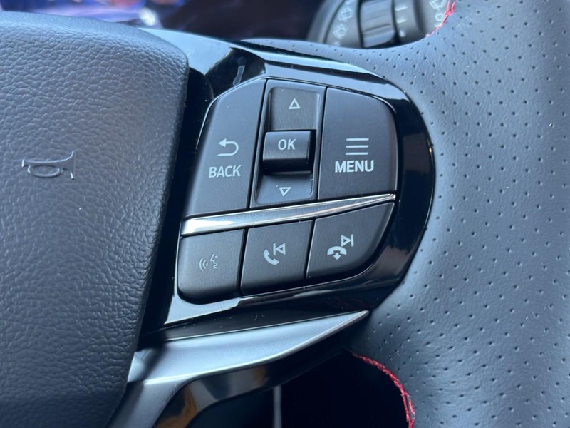 Ford Explorer Vehicle Image 22