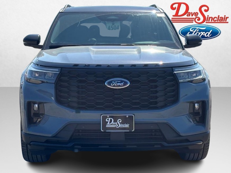 Ford Explorer Vehicle Full-screen Gallery Image 02