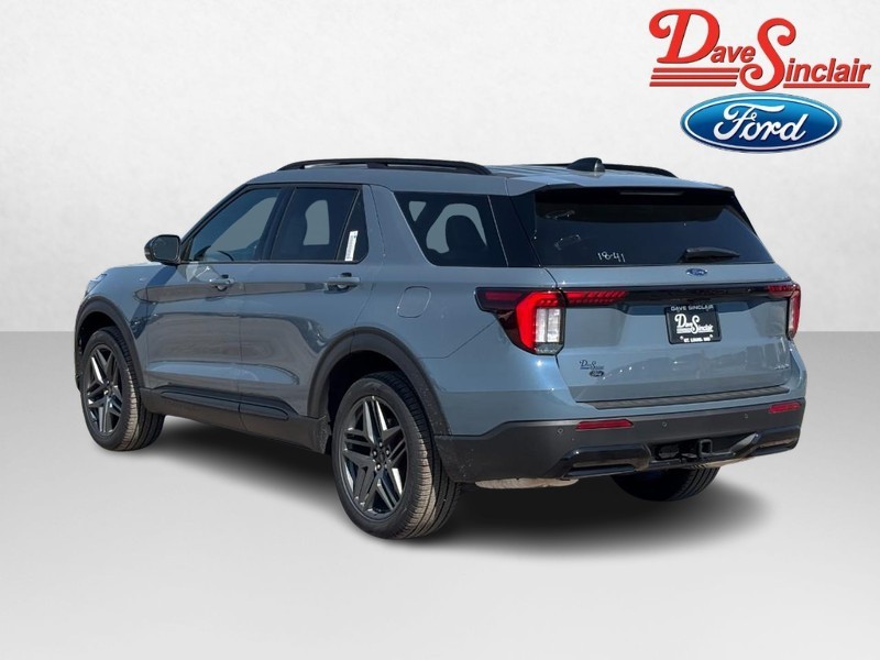 Ford Explorer Vehicle Full-screen Gallery Image 09