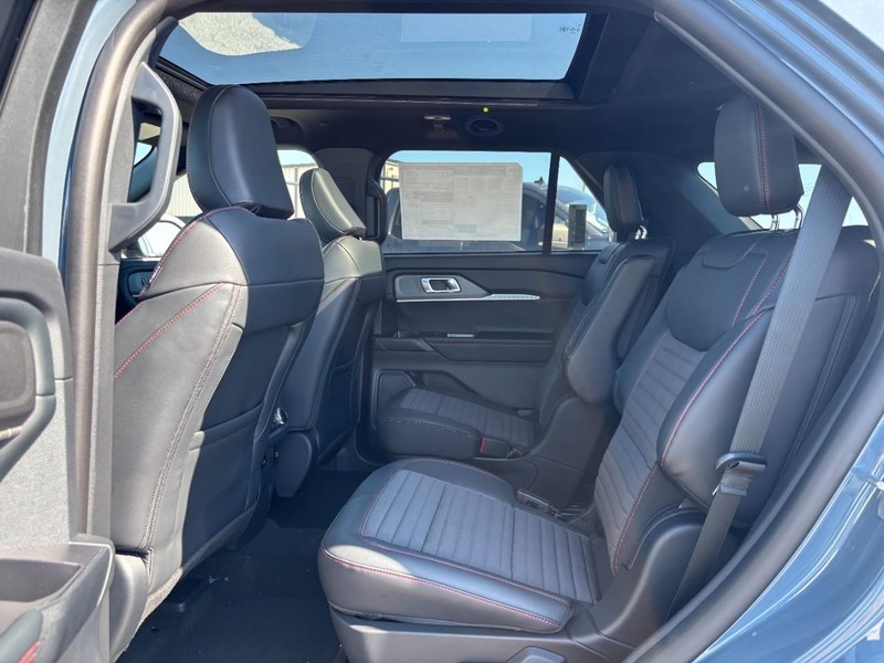 Ford Explorer Vehicle Full-screen Gallery Image 13