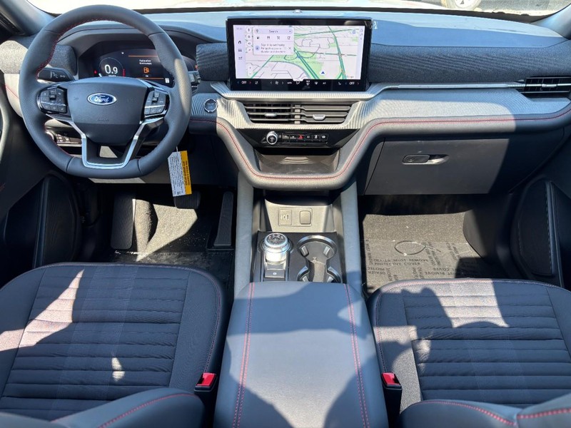 Ford Explorer Vehicle Full-screen Gallery Image 14
