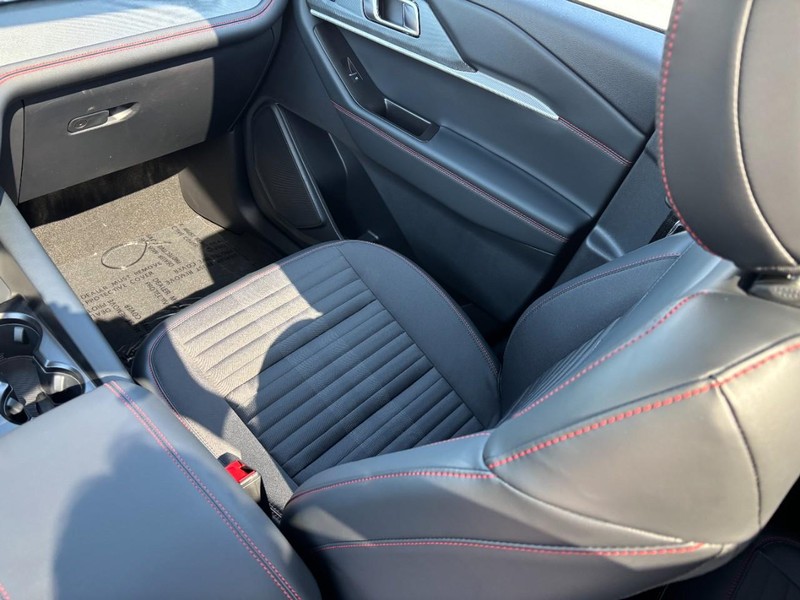 Ford Explorer Vehicle Full-screen Gallery Image 17