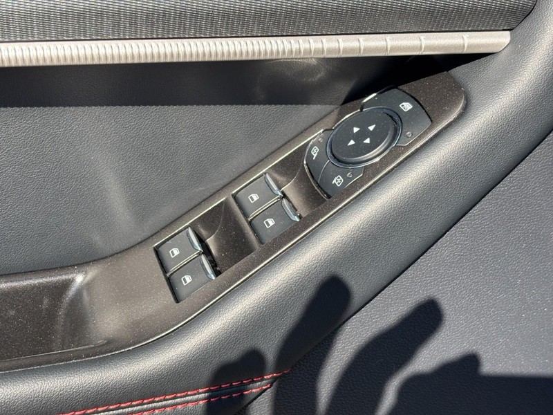 Ford Explorer Vehicle Full-screen Gallery Image 19