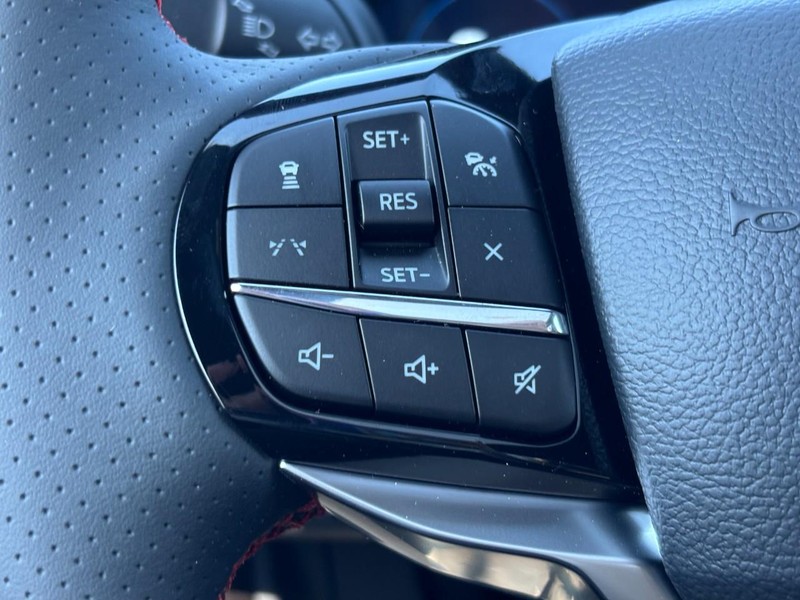 Ford Explorer Vehicle Full-screen Gallery Image 20