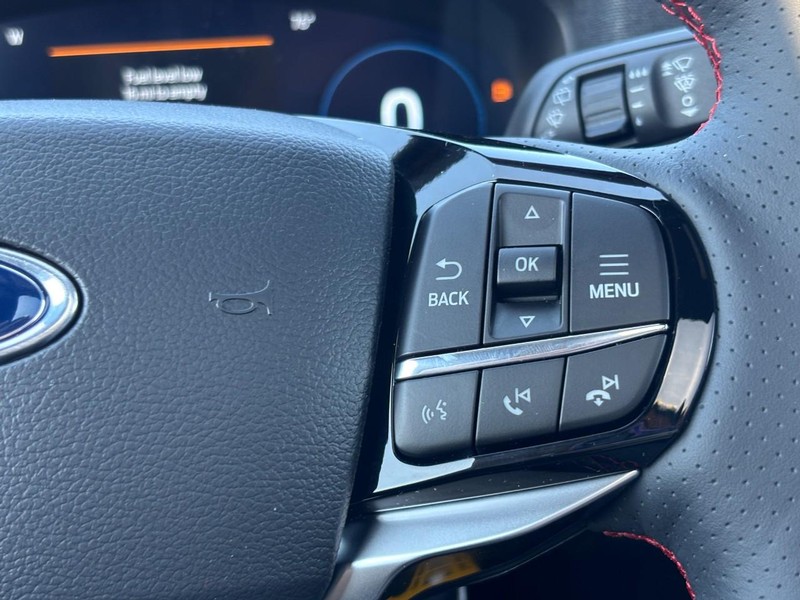 Ford Explorer Vehicle Full-screen Gallery Image 21