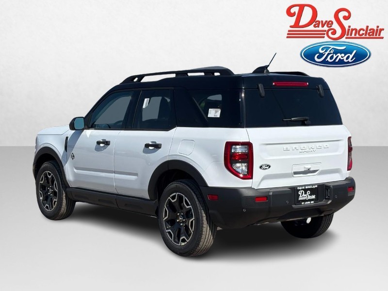 Ford Bronco Sport Vehicle Full-screen Gallery Image 09