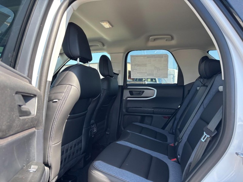 Ford Bronco Sport Vehicle Full-screen Gallery Image 12