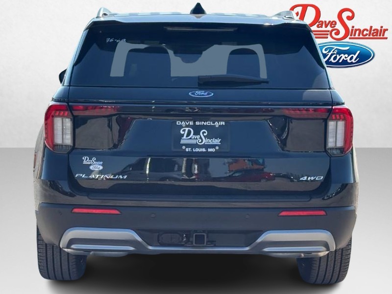 Ford Explorer Vehicle Full-screen Gallery Image 08