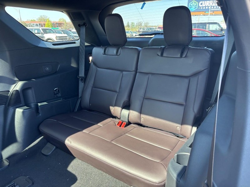 Ford Explorer Vehicle Full-screen Gallery Image 12