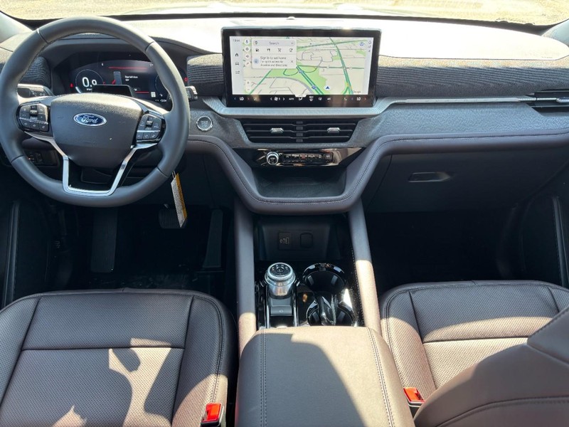 Ford Explorer Vehicle Full-screen Gallery Image 14