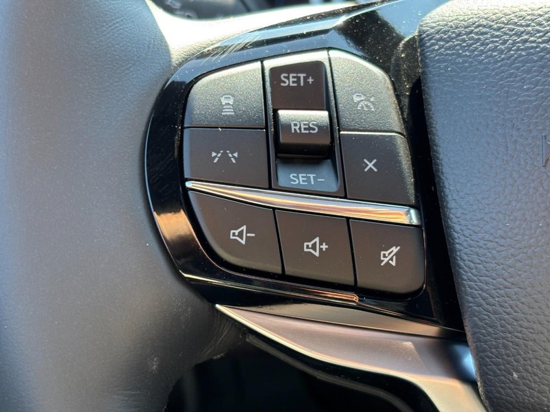 Ford Explorer Vehicle Full-screen Gallery Image 20