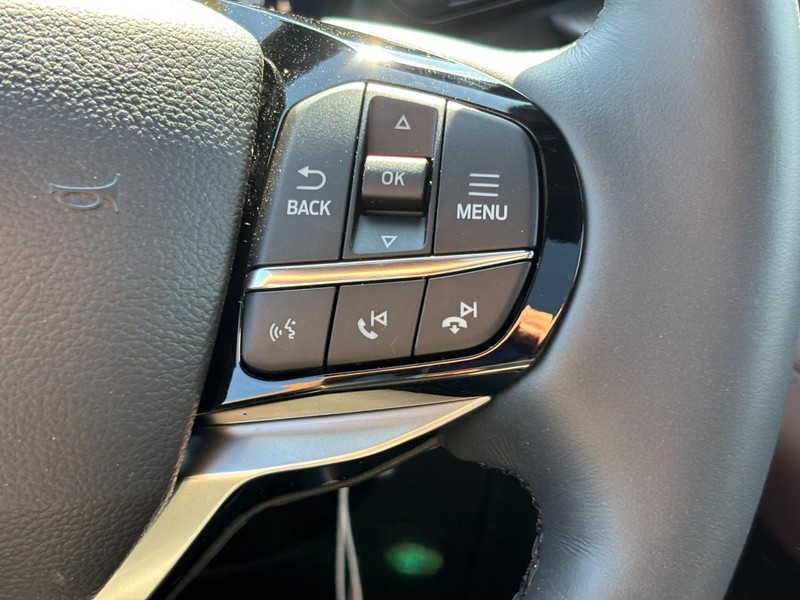 Ford Explorer Vehicle Full-screen Gallery Image 21