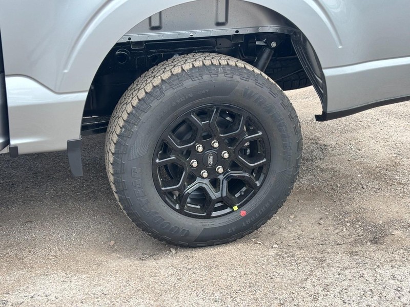 Ford F-150 Vehicle Full-screen Gallery Image 11