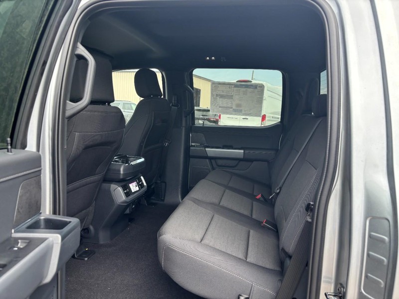 Ford F-150 Vehicle Full-screen Gallery Image 12