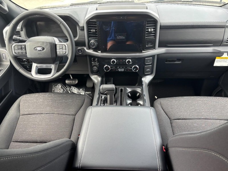 Ford F-150 Vehicle Full-screen Gallery Image 13