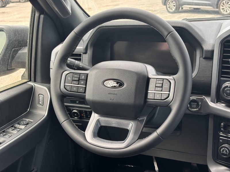 Ford F-150 Vehicle Full-screen Gallery Image 14