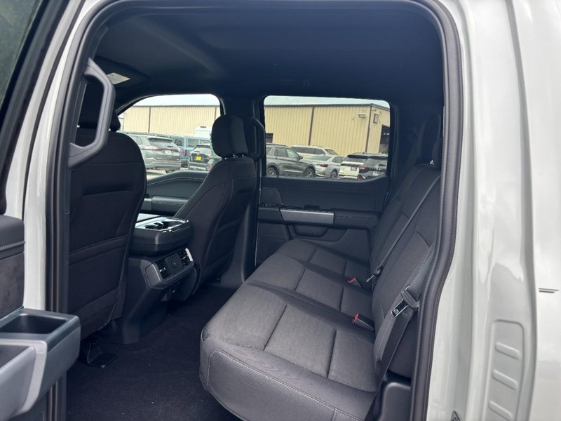 Ford F-150 Vehicle Full-screen Gallery Image 12