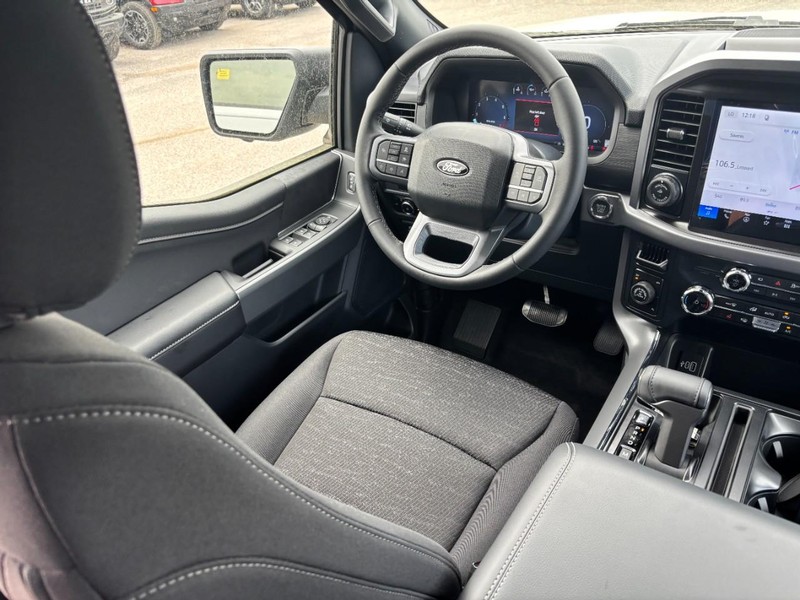 Ford F-150 Vehicle Full-screen Gallery Image 13