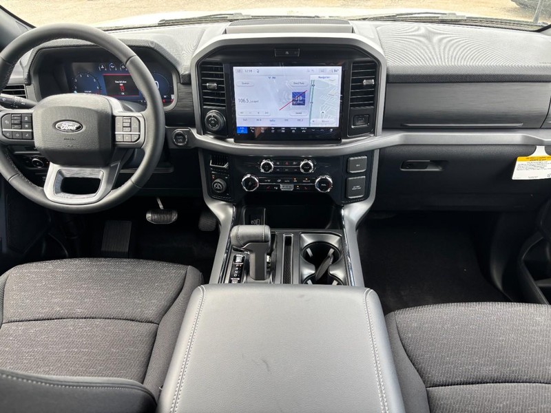 Ford F-150 Vehicle Full-screen Gallery Image 14