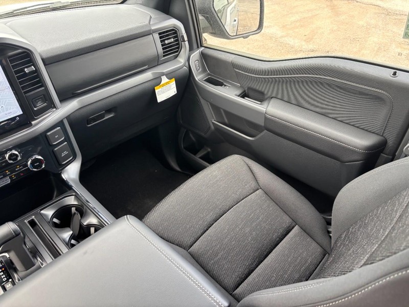 Ford F-150 Vehicle Full-screen Gallery Image 15