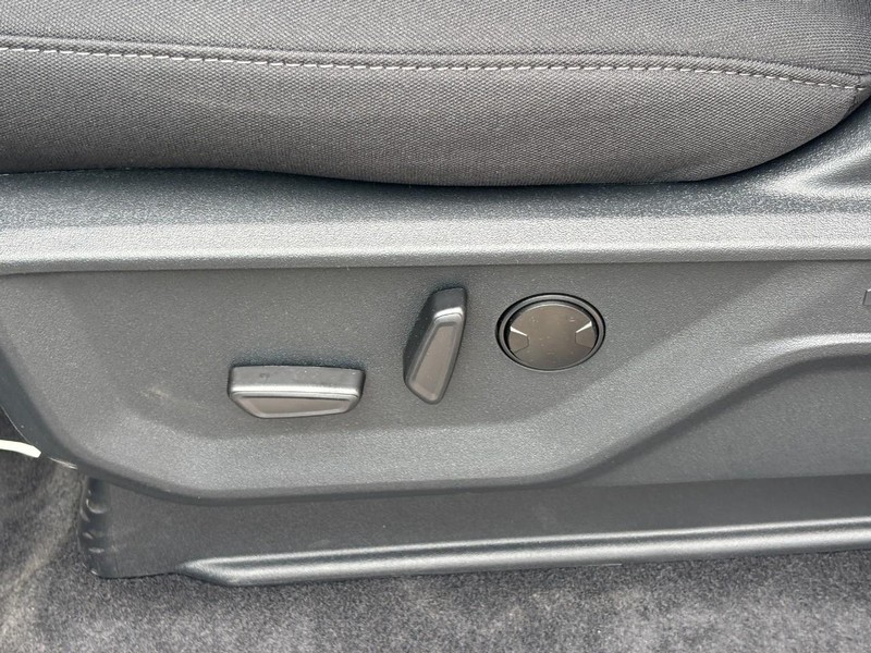 Ford F-150 Vehicle Full-screen Gallery Image 16