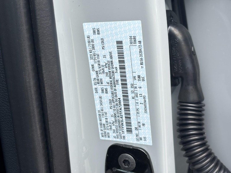 Ford F-150 Vehicle Full-screen Gallery Image 24