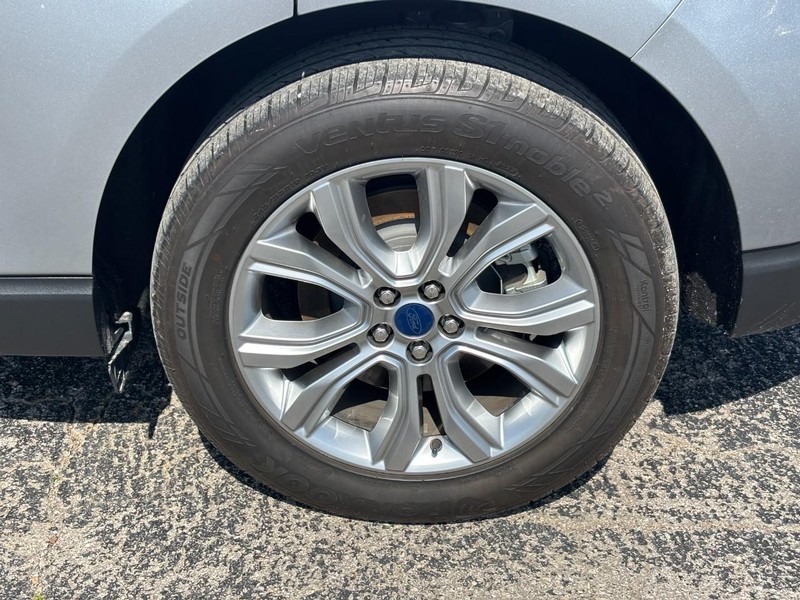 Ford Edge Vehicle Image 12