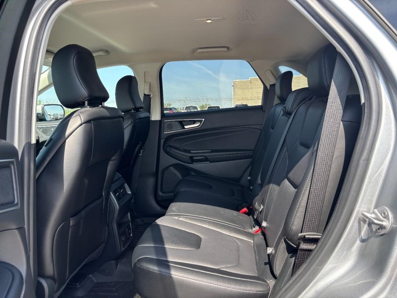 Ford Edge Vehicle Image 13