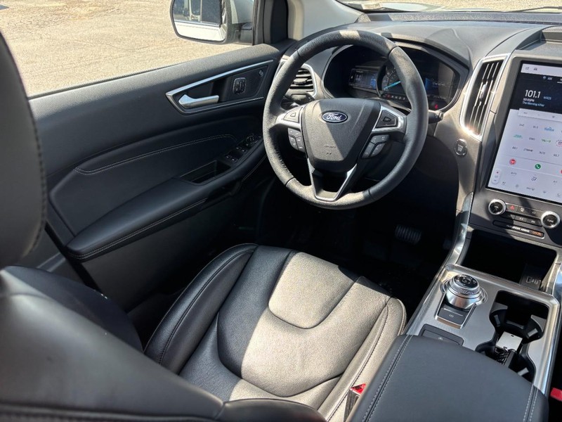 Ford Edge Vehicle Image 14