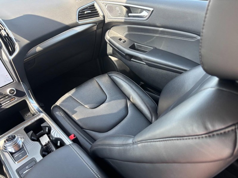 Ford Edge Vehicle Image 16