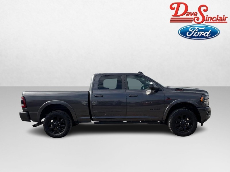 Ram 3500 Vehicle Full-screen Gallery Image 05