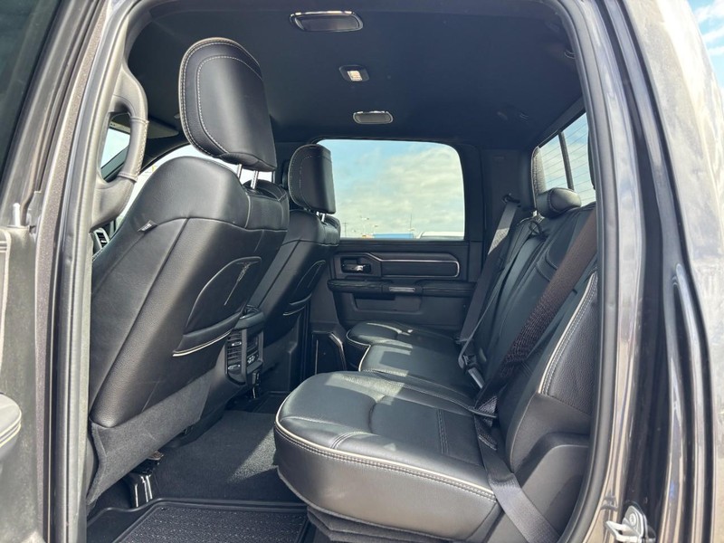 Ram 3500 Vehicle Full-screen Gallery Image 12