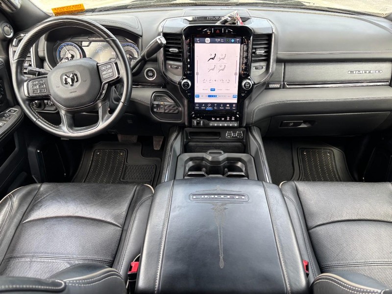 Ram 3500 Vehicle Full-screen Gallery Image 14