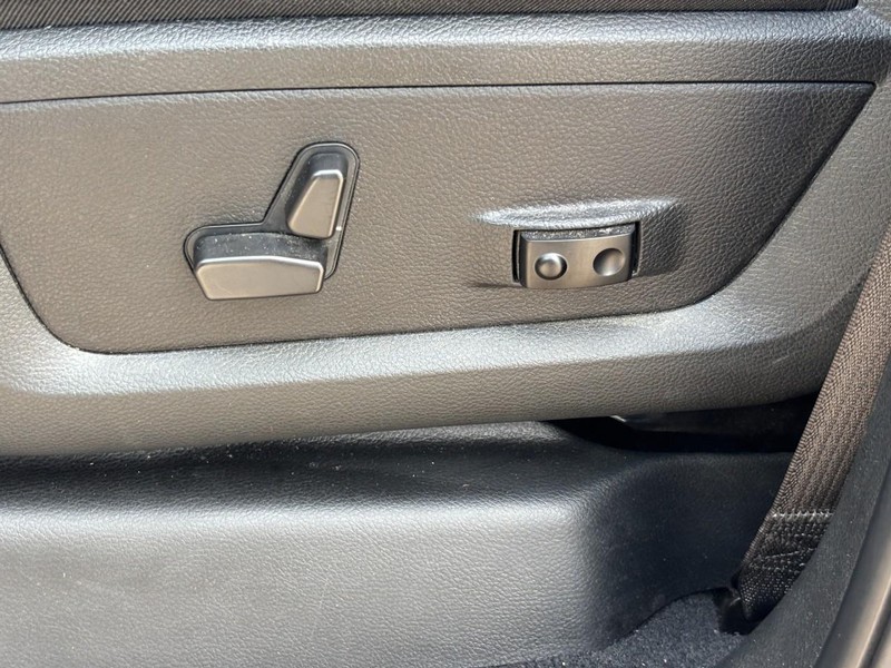 Ram 3500 Vehicle Full-screen Gallery Image 16