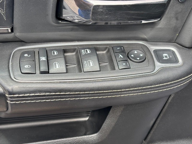 Ram 3500 Vehicle Full-screen Gallery Image 17