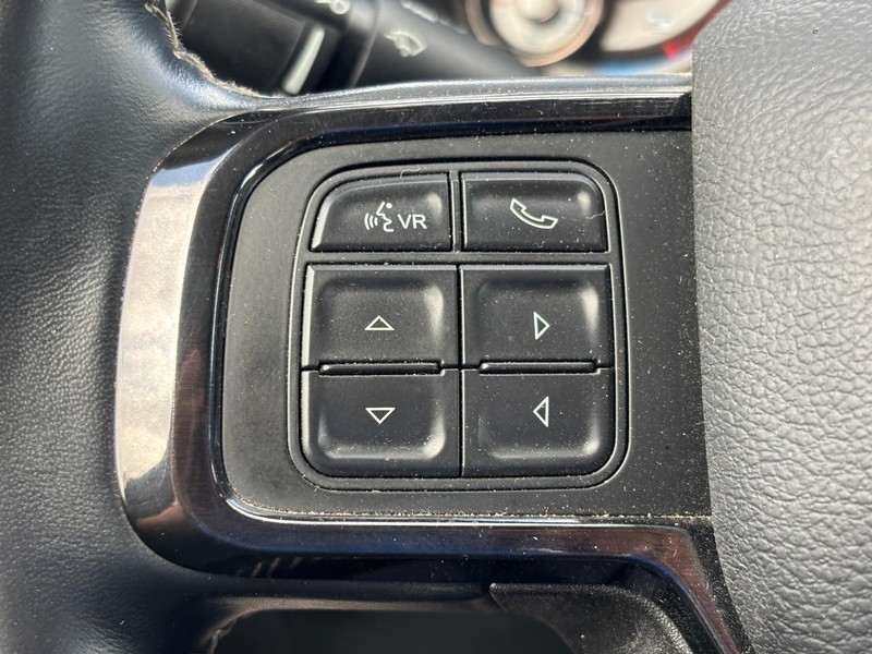 Ram 3500 Vehicle Full-screen Gallery Image 18