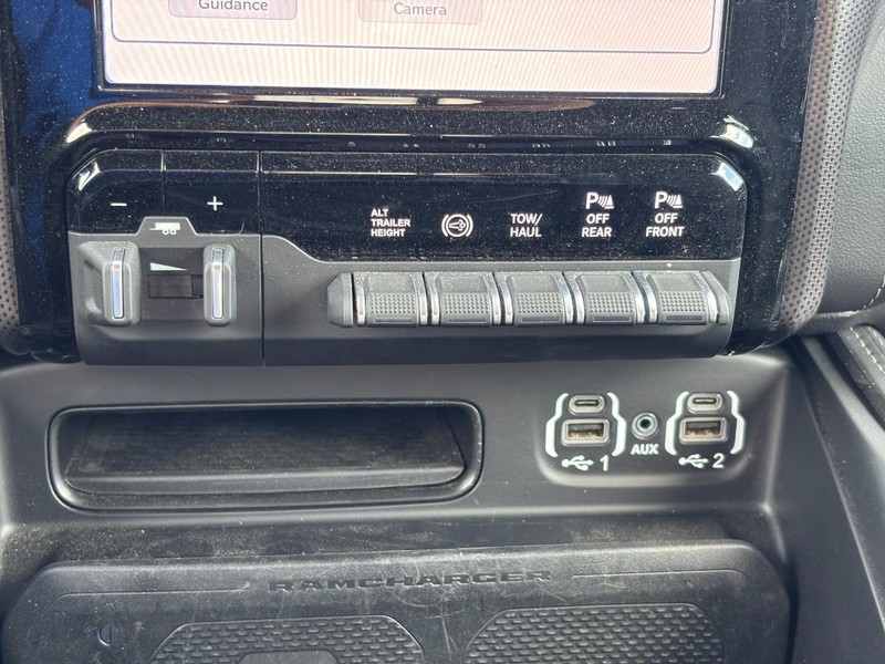 Ram 3500 Vehicle Full-screen Gallery Image 24