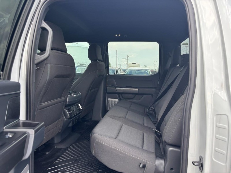 Ford F-150 Vehicle Full-screen Gallery Image 12