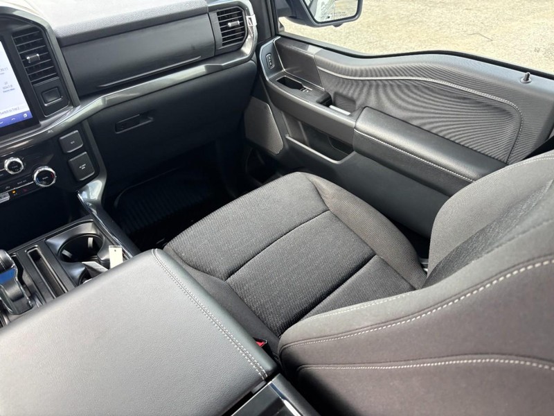 Ford F-150 Vehicle Full-screen Gallery Image 15