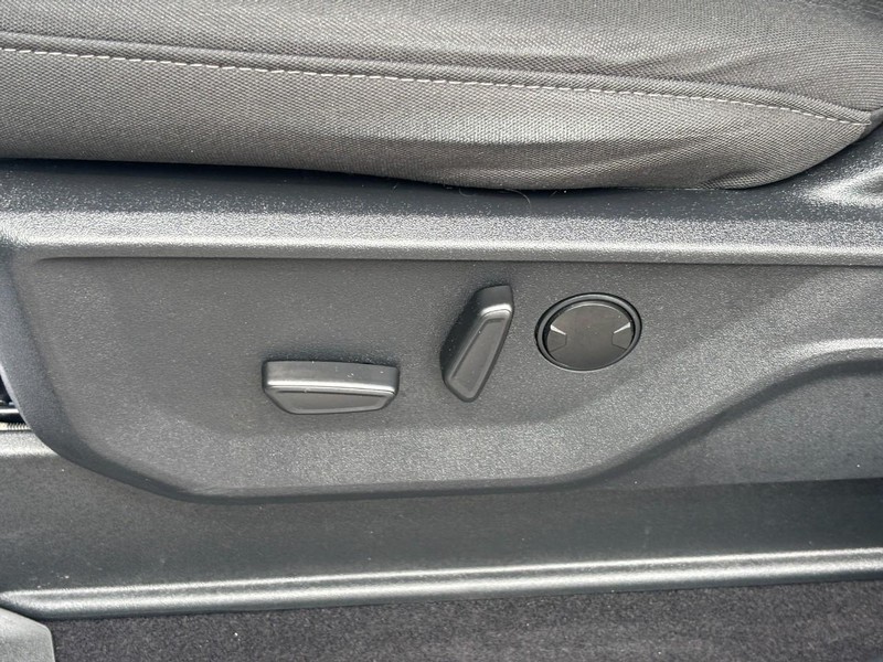 Ford F-150 Vehicle Full-screen Gallery Image 16