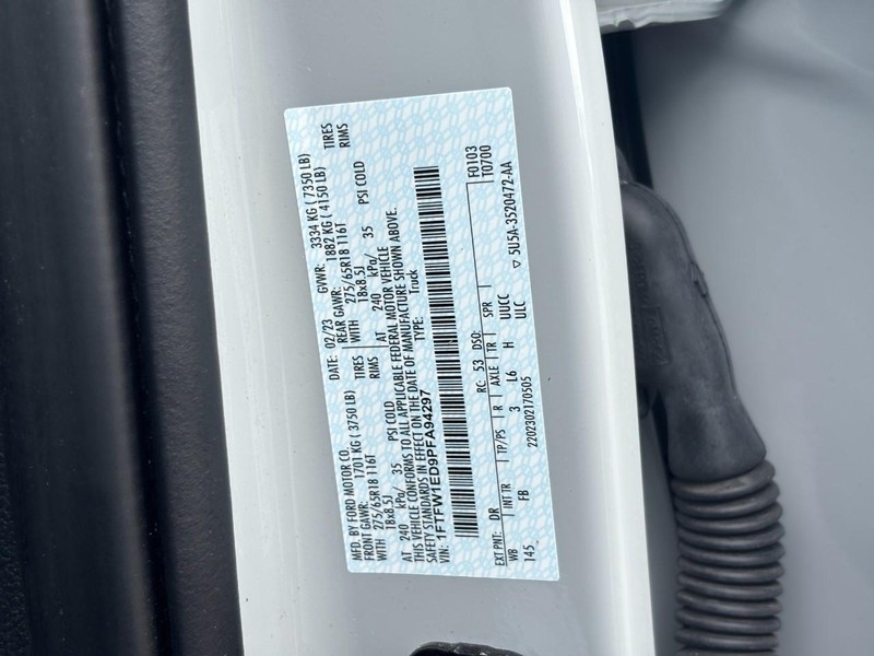 Ford F-150 Vehicle Full-screen Gallery Image 24