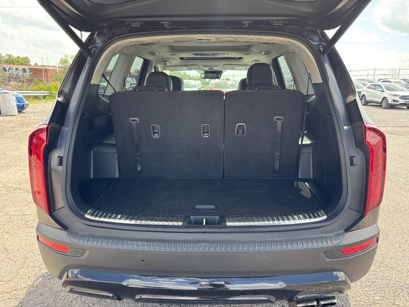 Kia Telluride Vehicle Full-screen Gallery Image 11