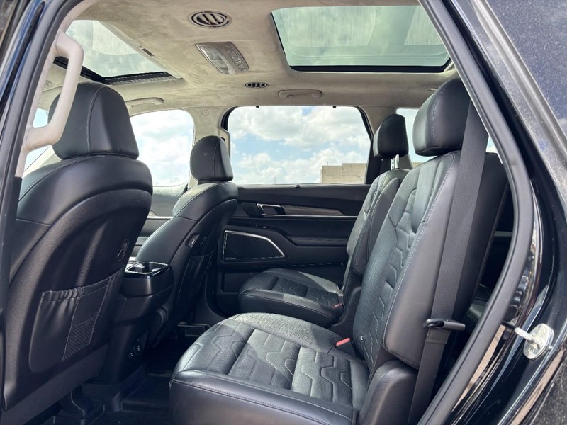 Kia Telluride Vehicle Full-screen Gallery Image 13
